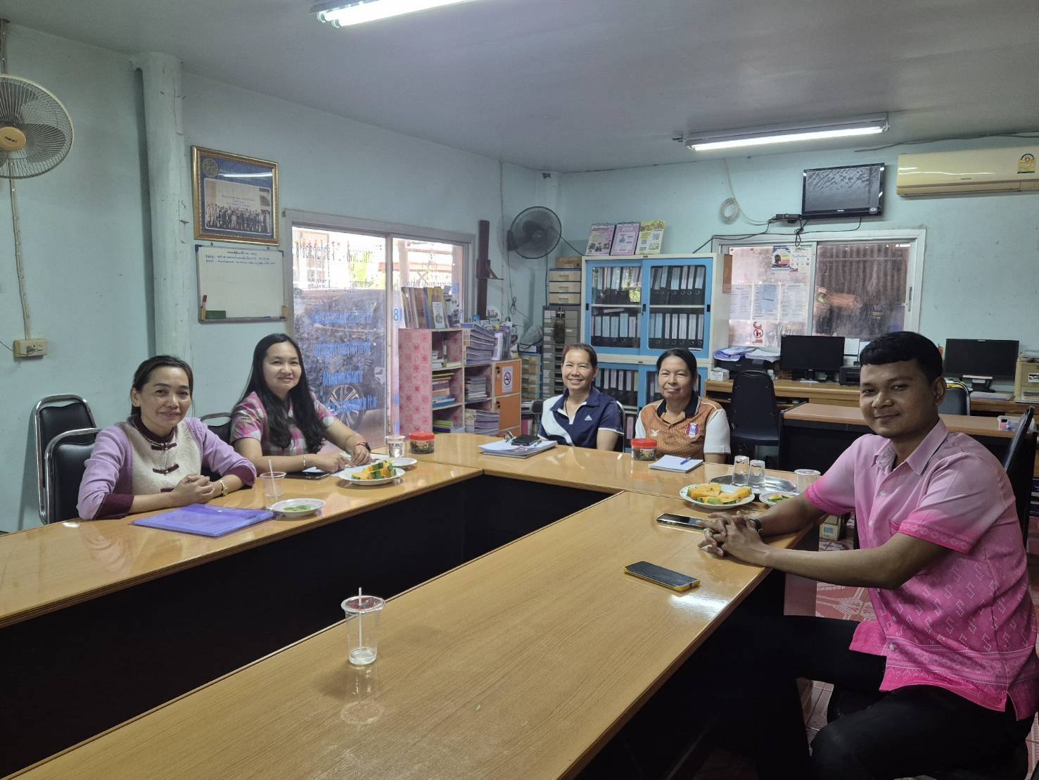 สำนักงานพัฒนาชุมชนอำเภอบางน้ำเปรี้ยว ร่วมกับสำนักงานพัฒนาชุมชนจังหวัดฉะเชิงเทรา ติดตามการดำเนินงานโครงการ 9 : 10 ปฏิบัติบูชา "สืบสาน รักษา ต่อยอด" ณ บ้านปลายคลอง 18