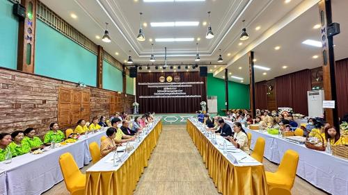 พช.บางน้ำเปรี้ยว นำทีมพร้อมผู้ประกอบการ OTOP เข้าร่วมประชุมคณะกรรมการเครือข่ายองค์ความรู้ (Knowledge-Based OTOP : KBO) จังหวัดฉะเชิงเทรา